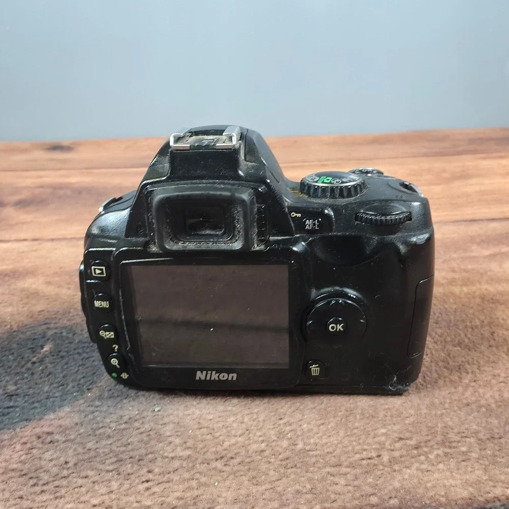 Nikon D40 DSLR Camera Body Black Fair For Parts or Repair